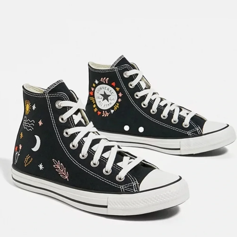 Women's Converse CTAS 'It's Okay To Wander' size 37.5 US7